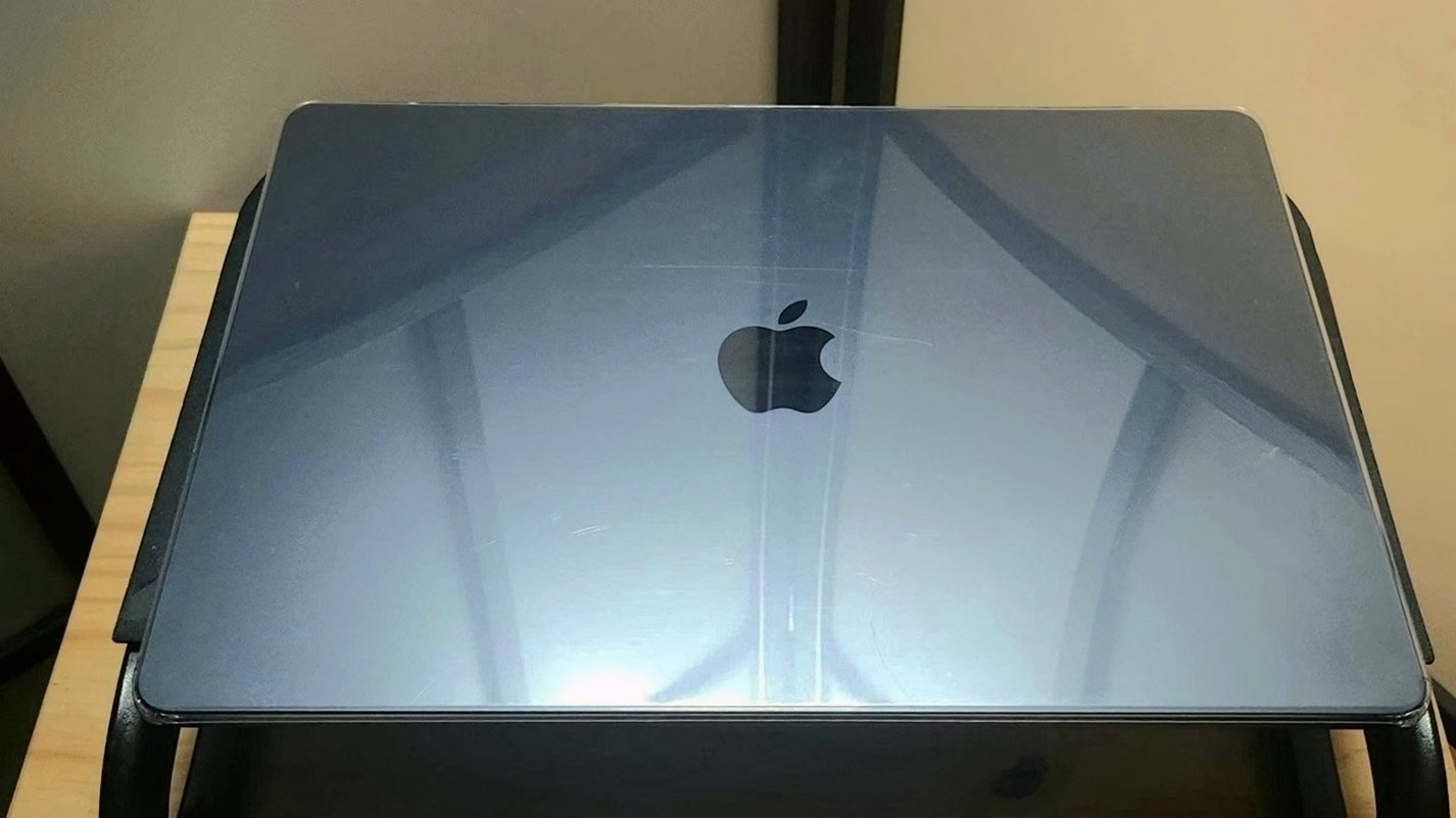 Apple MacBook Air 15 inch M2 Chip 256GB Silver Unlocked - Used image 4