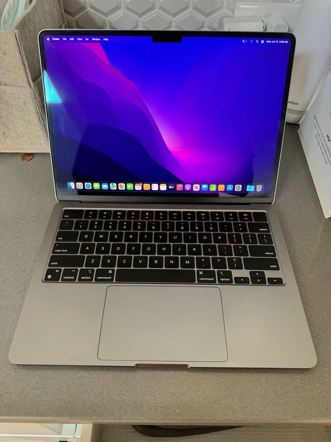 Apple MacBook Air 13in M2 256GB Space Gray Unlocked - Used image 3