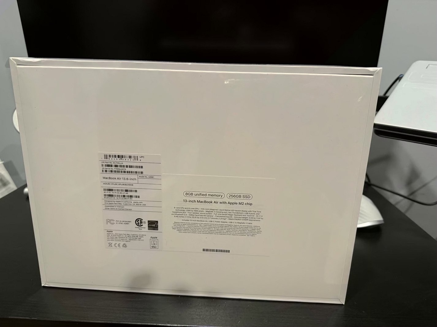 Apple MacBook Air 13in. M2 256GB SSD Space Gray Unlocked - Used image 3