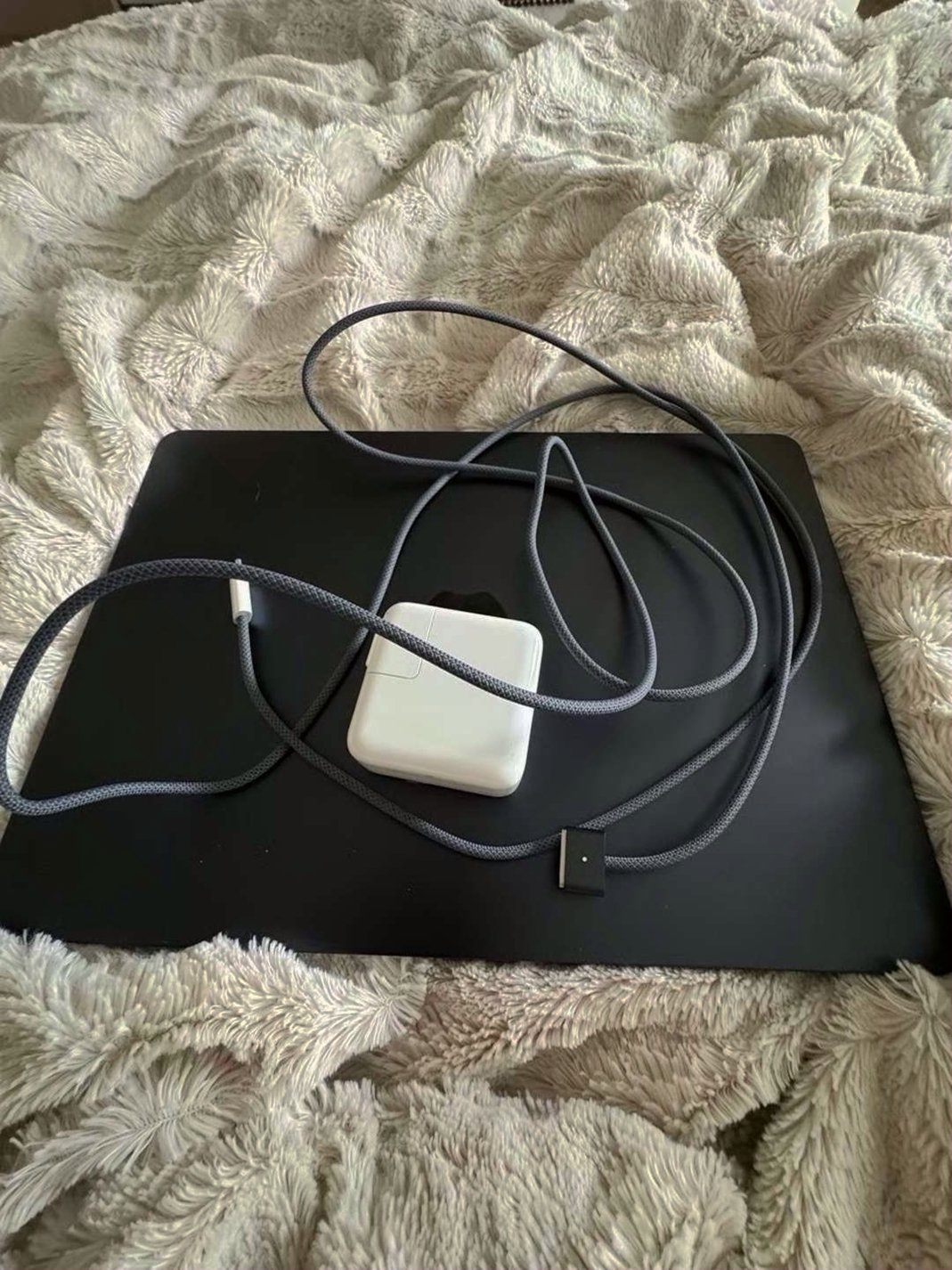 Apple MacBook Air 13-inch M2 256GB Midnight Unlocked - Used image 4