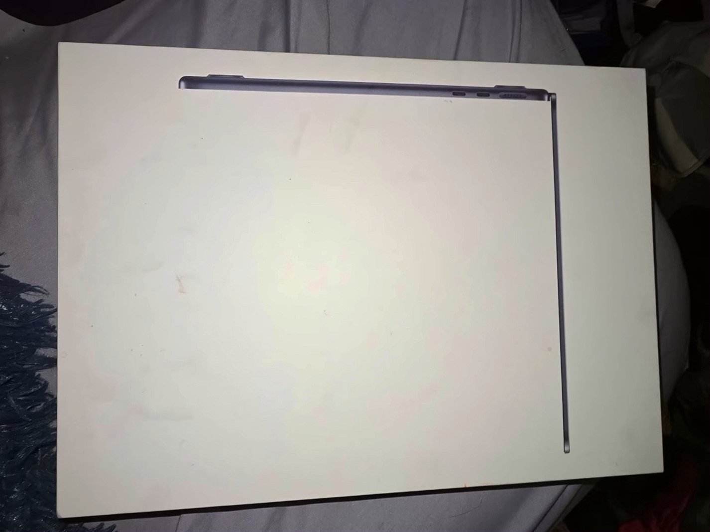 Apple MacBook Air 3F25 256GB Silver Unlocked - Used image 3