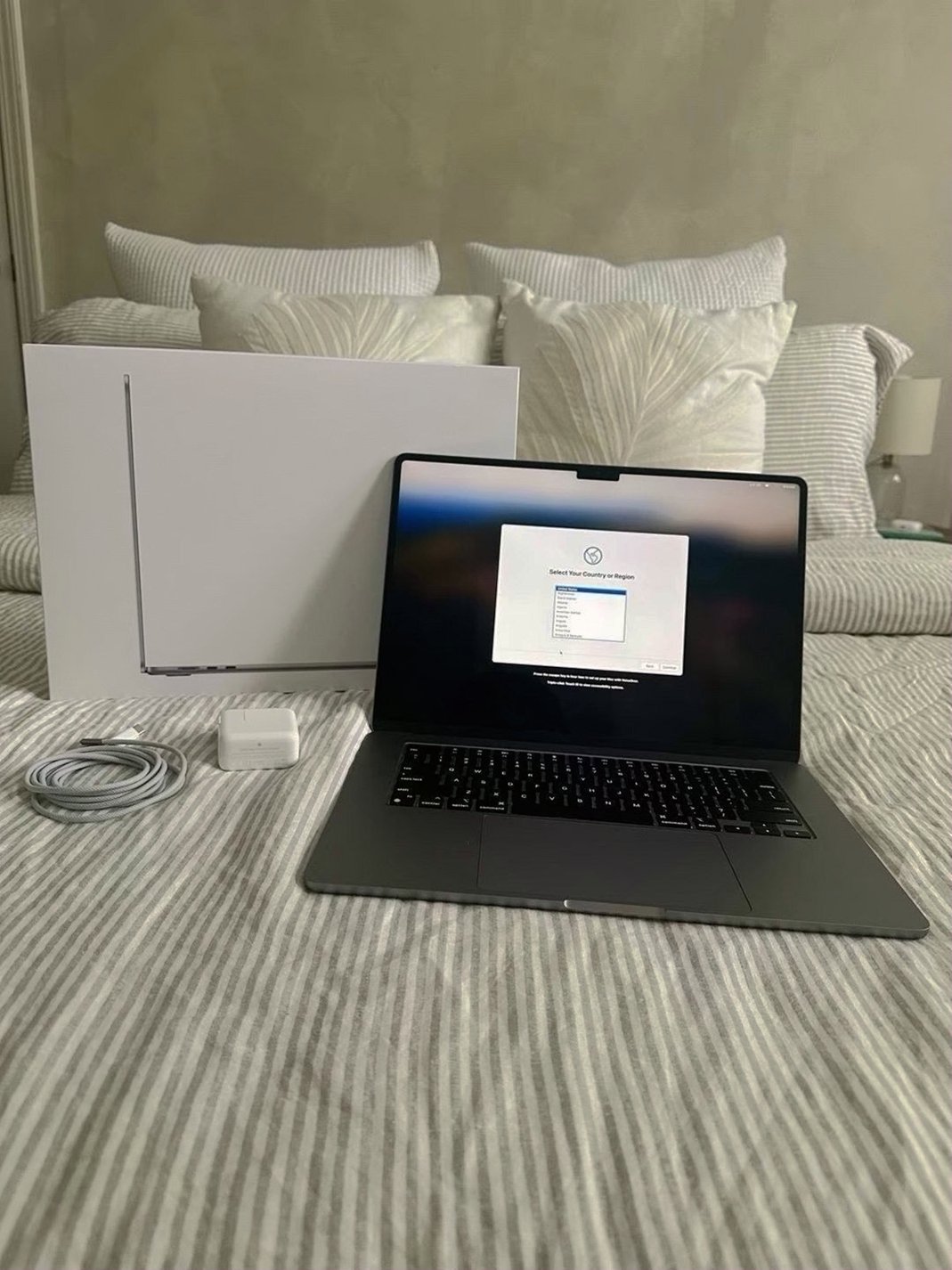 Apple MacBook Air 15in M2 256GB Space Grey Unlocked - Used