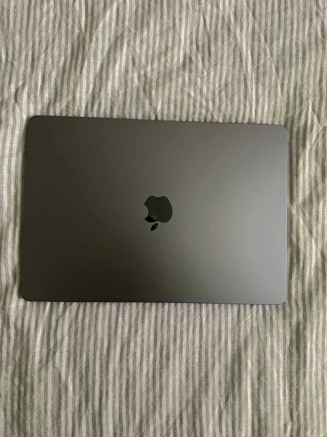 Apple MacBook Air 15in M2 256GB Space Grey Unlocked - Used image 5