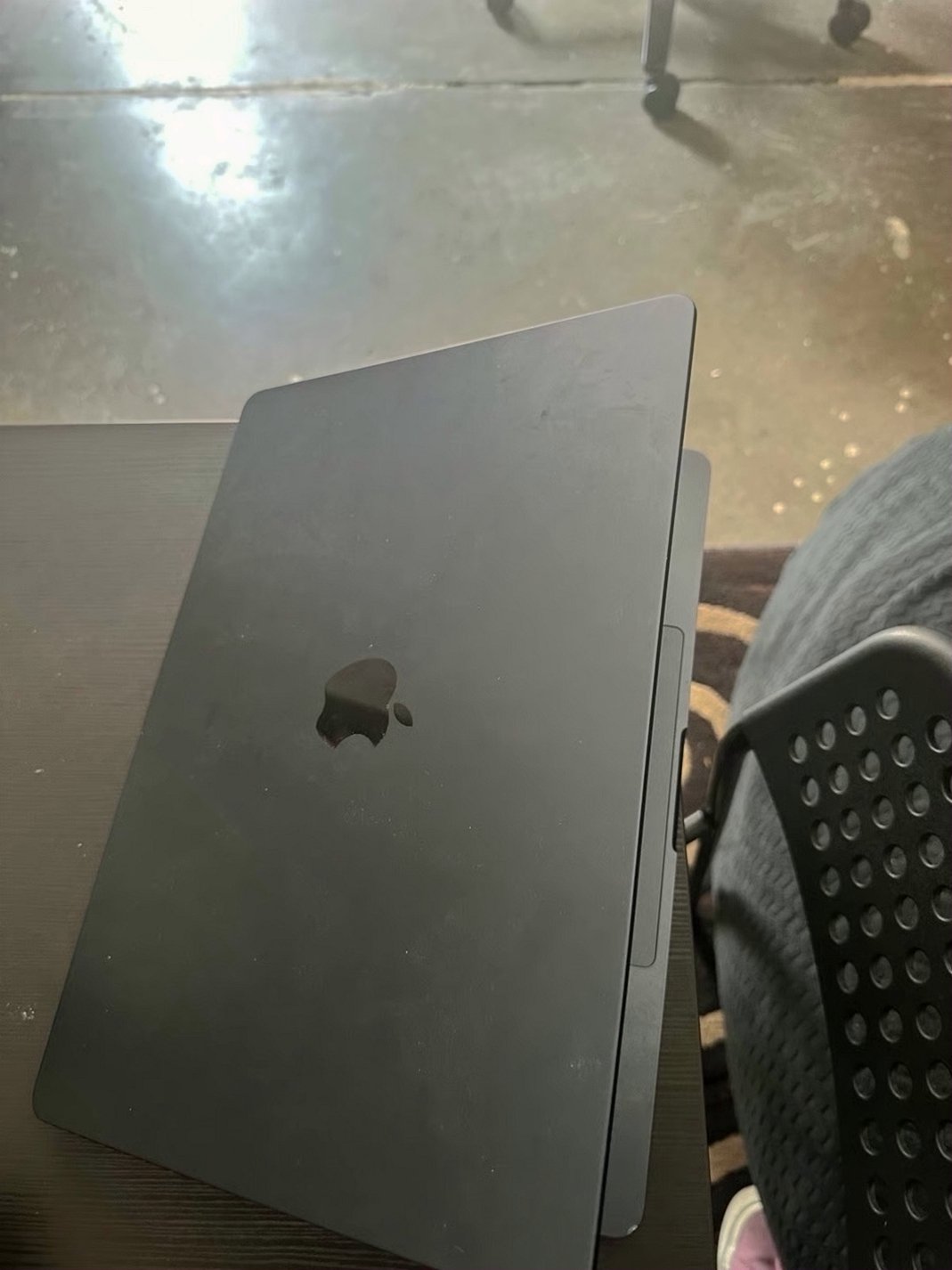 Apple MacBook Air M3 8GB 15-inch - Used image 2