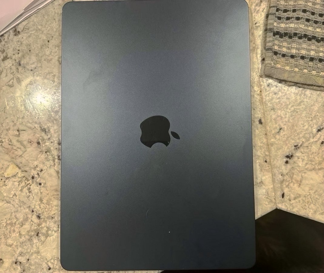 Apple MacBook Air 13in M2 256GB Silver Unlocked - Used image 3