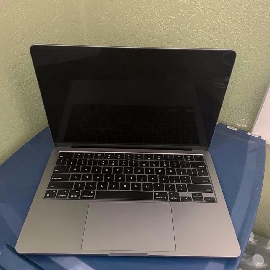 Apple MacBook Air M2 256GB Space Gray Unlocked - Used