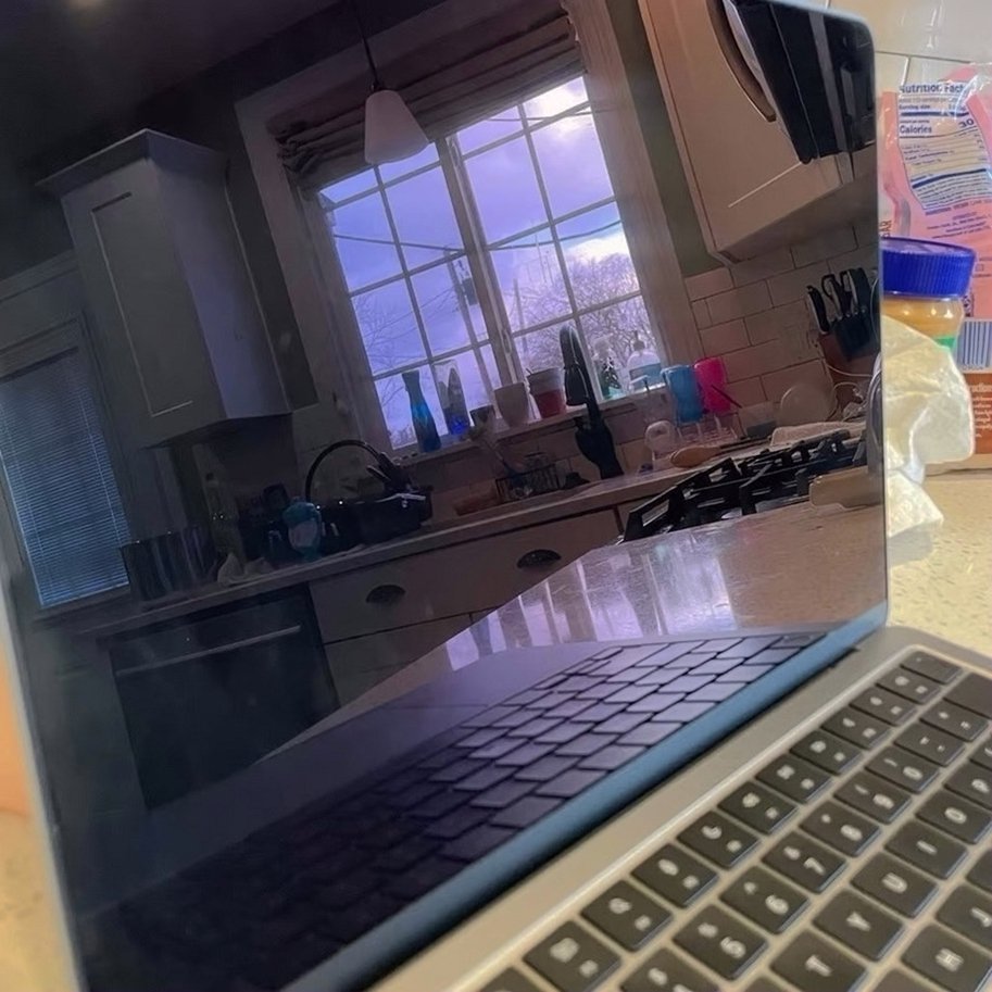 Apple MacBook Air M2 256GB Space Gray Unlocked - Used image 3