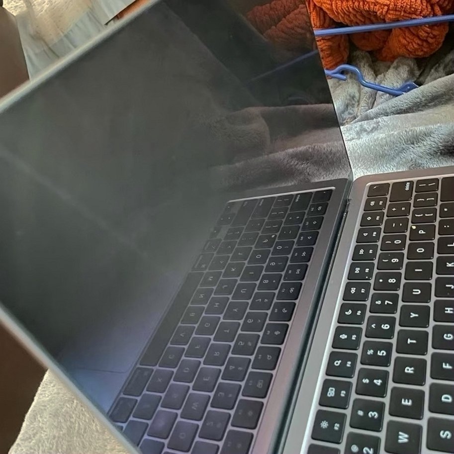 Apple MacBook Air M2 256GB Space Gray Unlocked - Used image 5