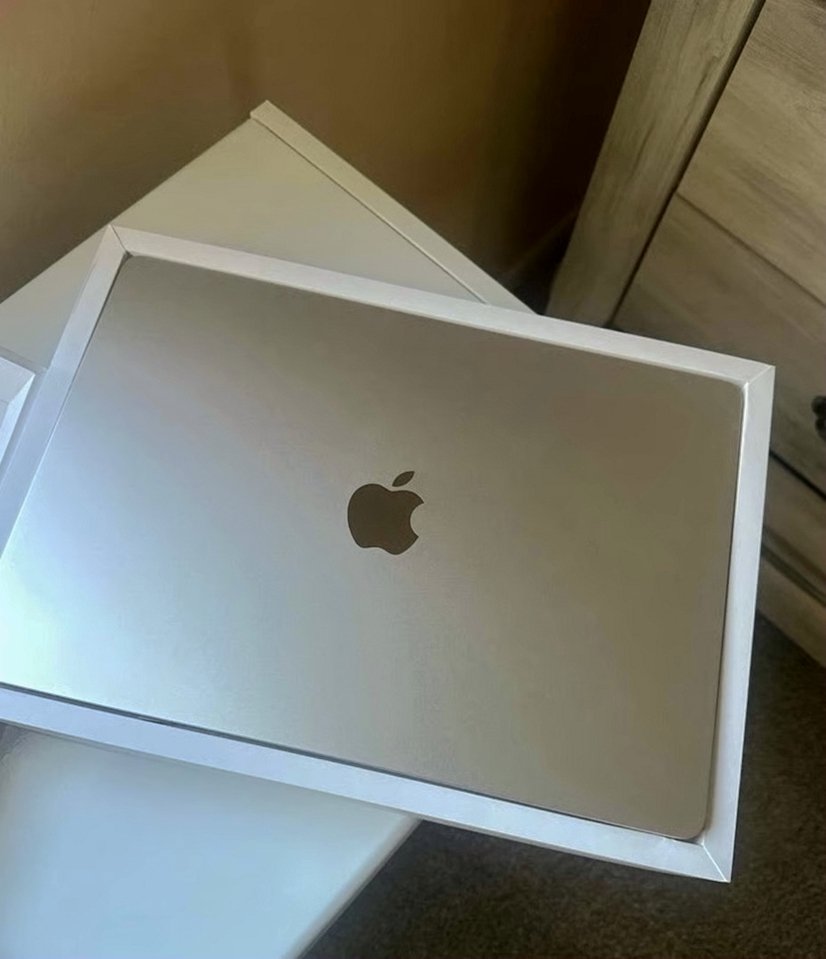 Apple MacBook Air 15 inch M2 256GB Silver Unlocked - Used image 2