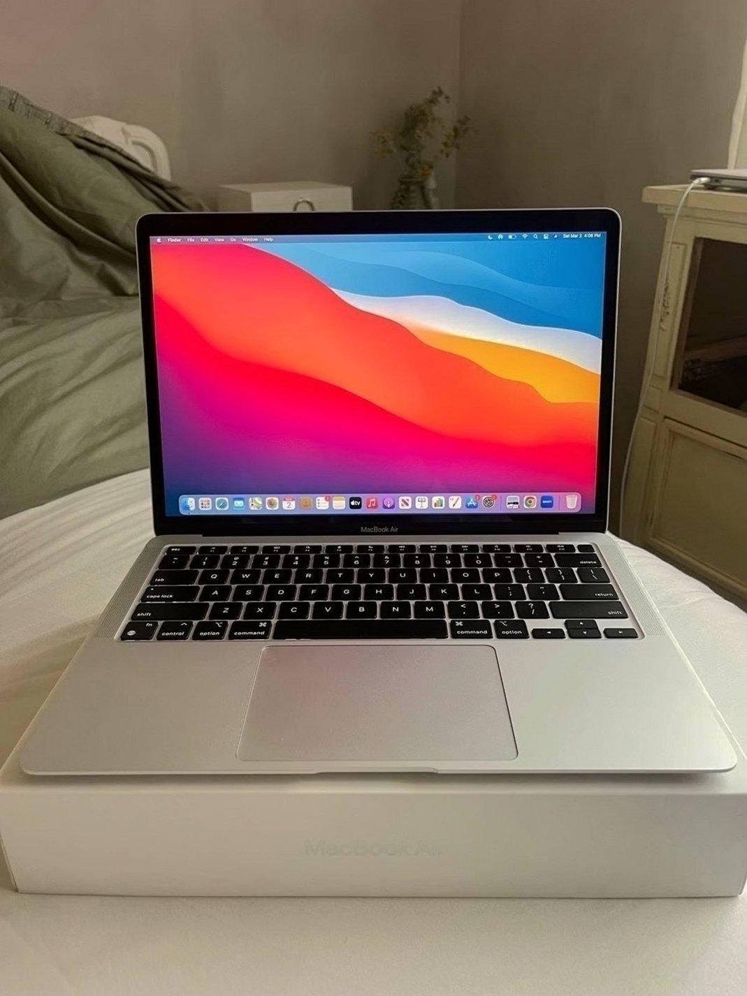 Apple MacBook Air 2020 M1 Chip 256GB Silver Unlocked - Used
