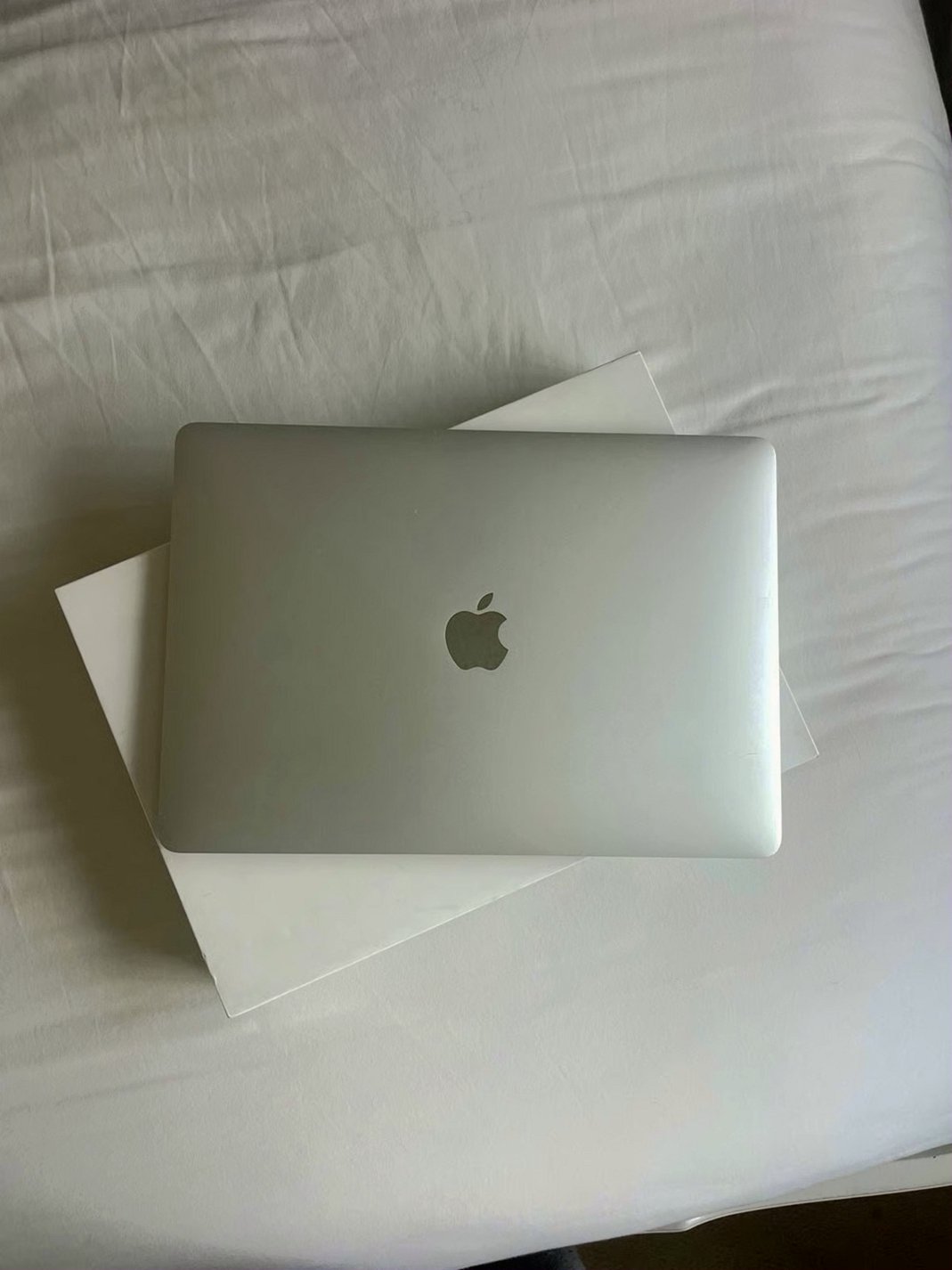 Apple MacBook Air 2020 M1 Chip 256GB Silver Unlocked - Used image 2
