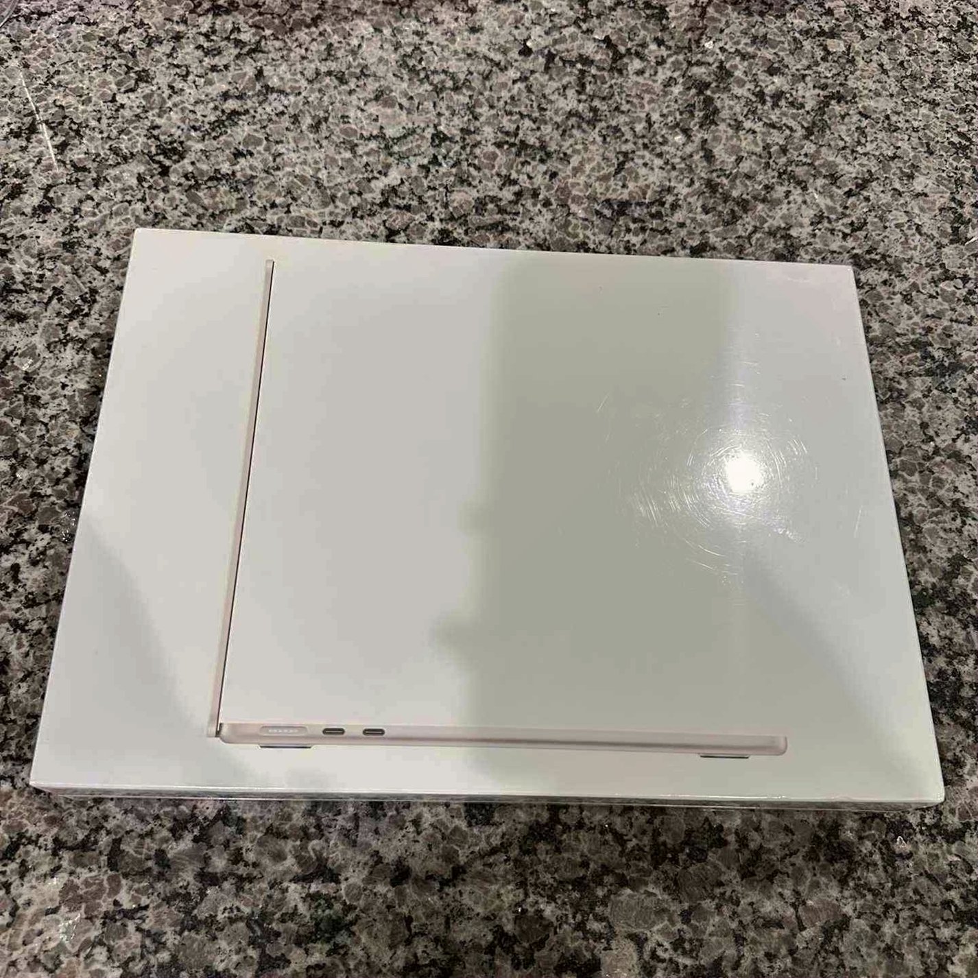 Apple MacBook Air A2681 8GB 256GB Unlocked - Used