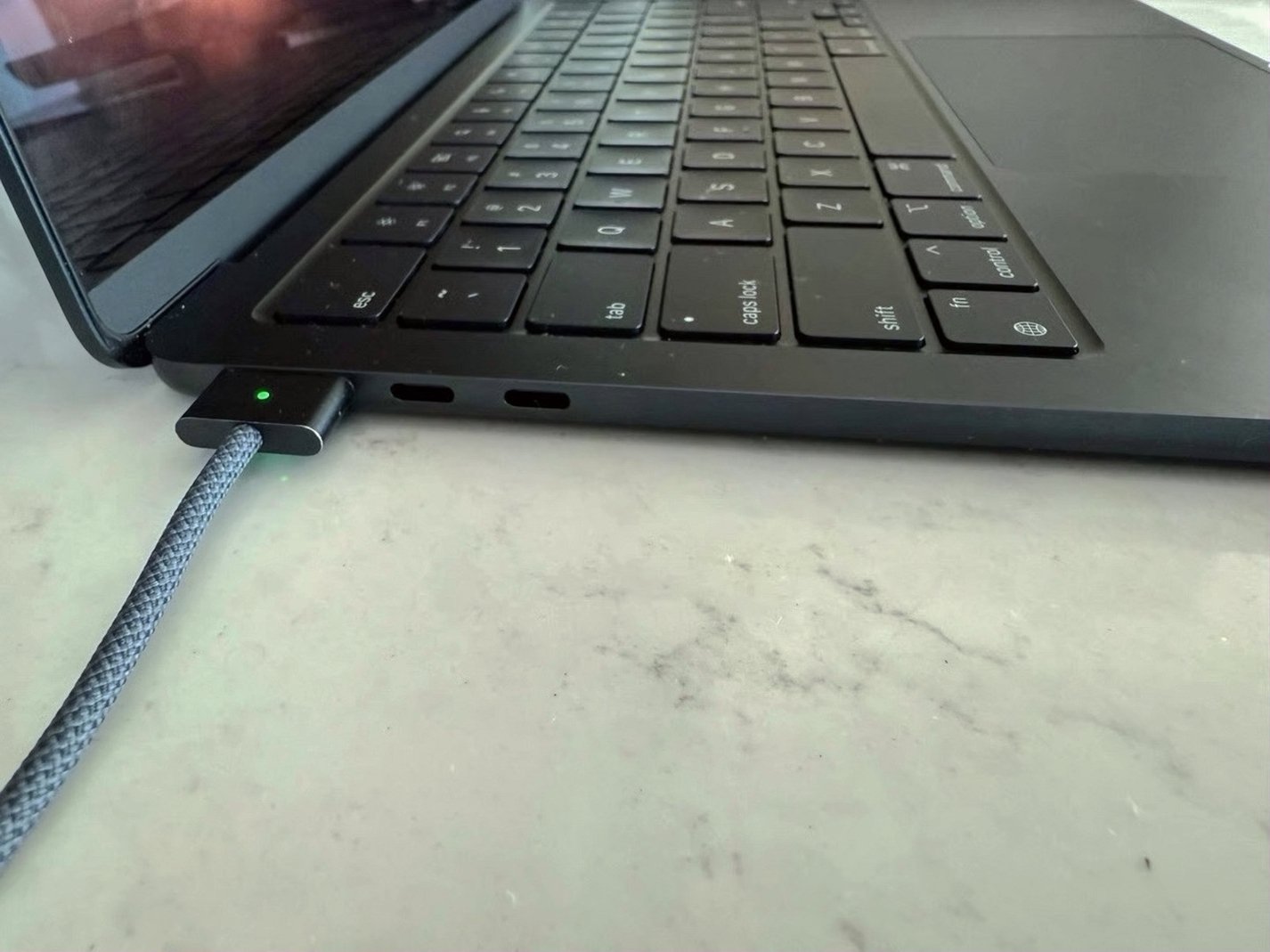 Apple MacBook Air 13-inch M2 256GB Midnight - Used image 2