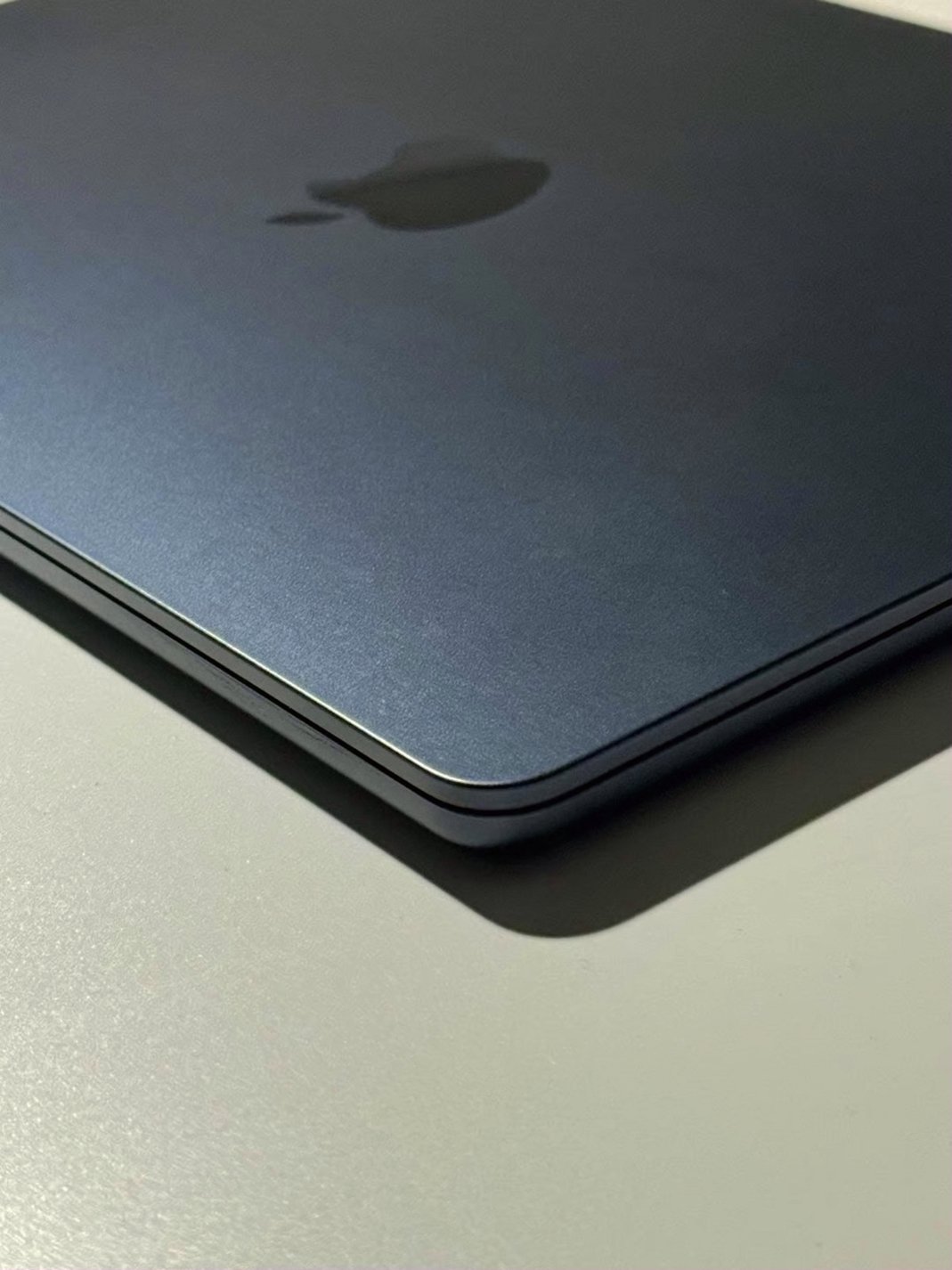 Apple MacBook Air 2022 M2 256GB Midnight Unlocked - Used image 3