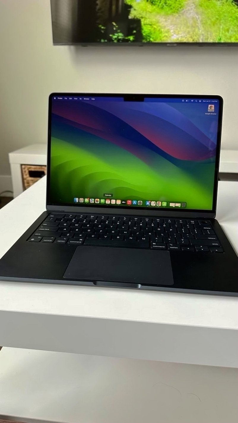 Apple MacBook Air 1F62 8GB Midnight Unlocked - Used