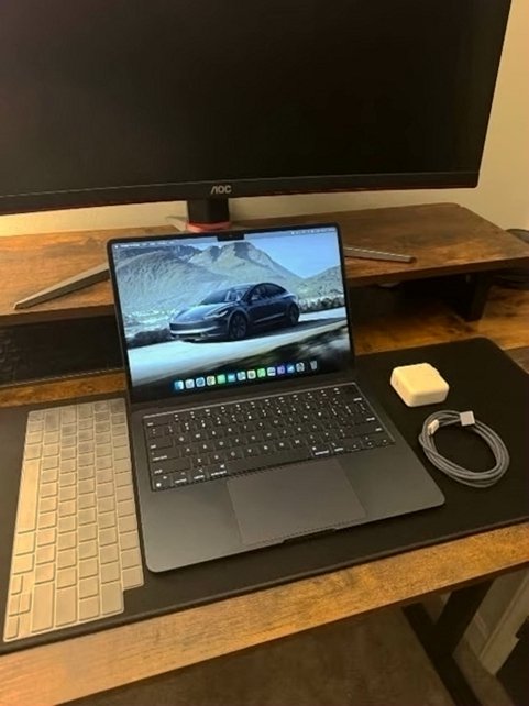 Apple MacBook Air 13.6" M2 Chip 256GB - Used