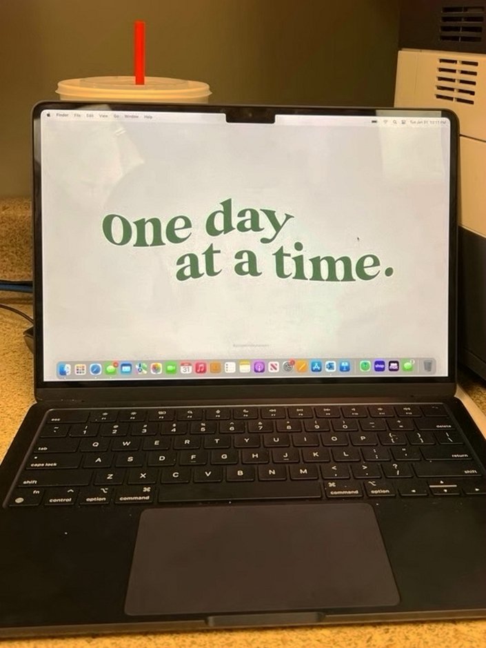 Apple MacBook Air M2 2022 13in Unlocked - Used image 3
