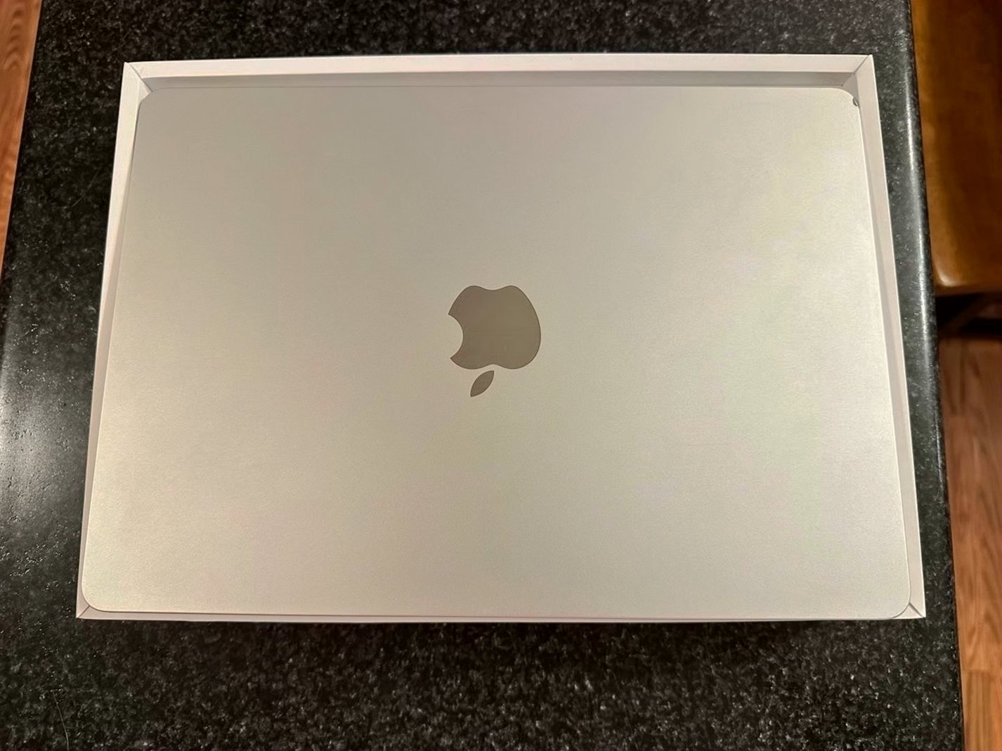 Apple MacBook Air M2 256GB Silver Unlocked - Used image 4