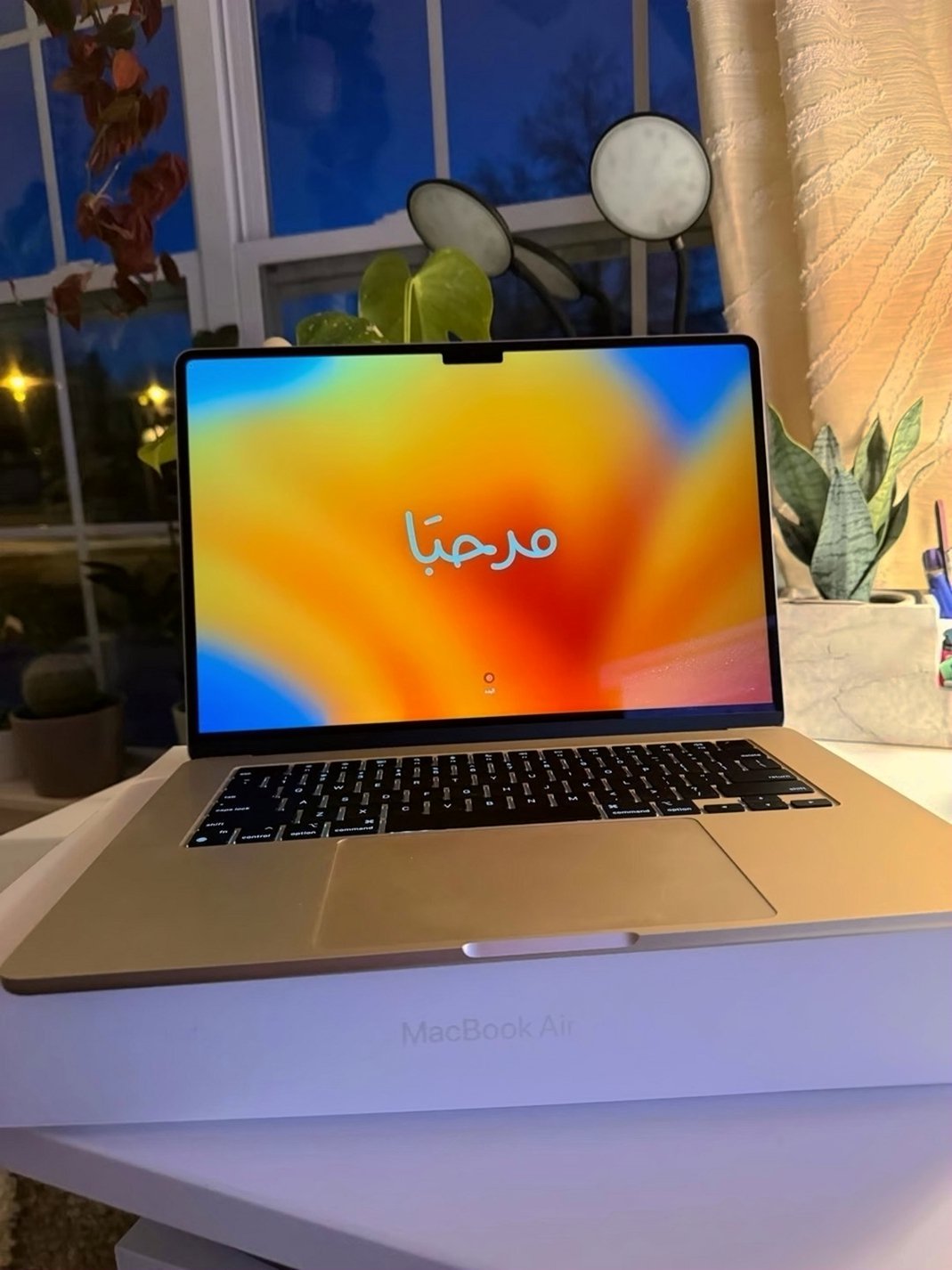 Apple MacBook Air M2 15 inch Starlight Unlocked - Used image 3