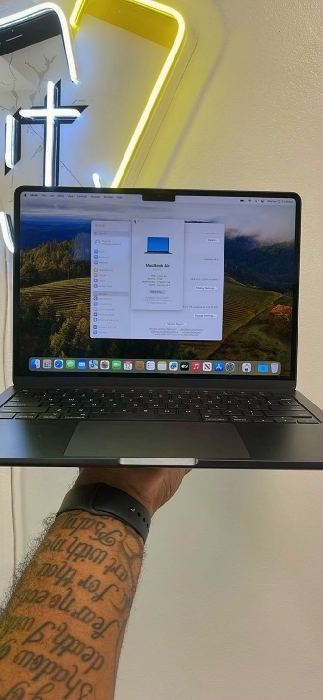 Apple MacBook Air 13in M2 256GB Silver Unlocked - Used