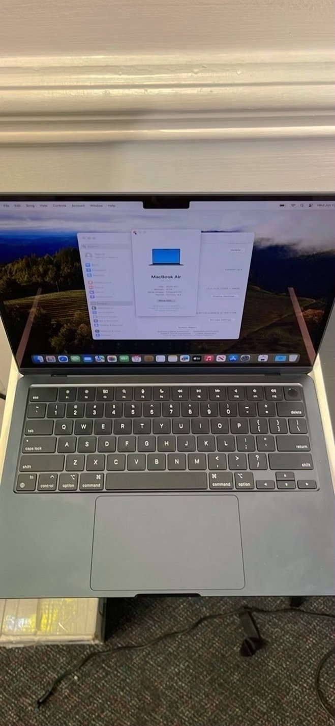 Apple MacBook Air 13in M2 256GB Silver Unlocked - Used image 3