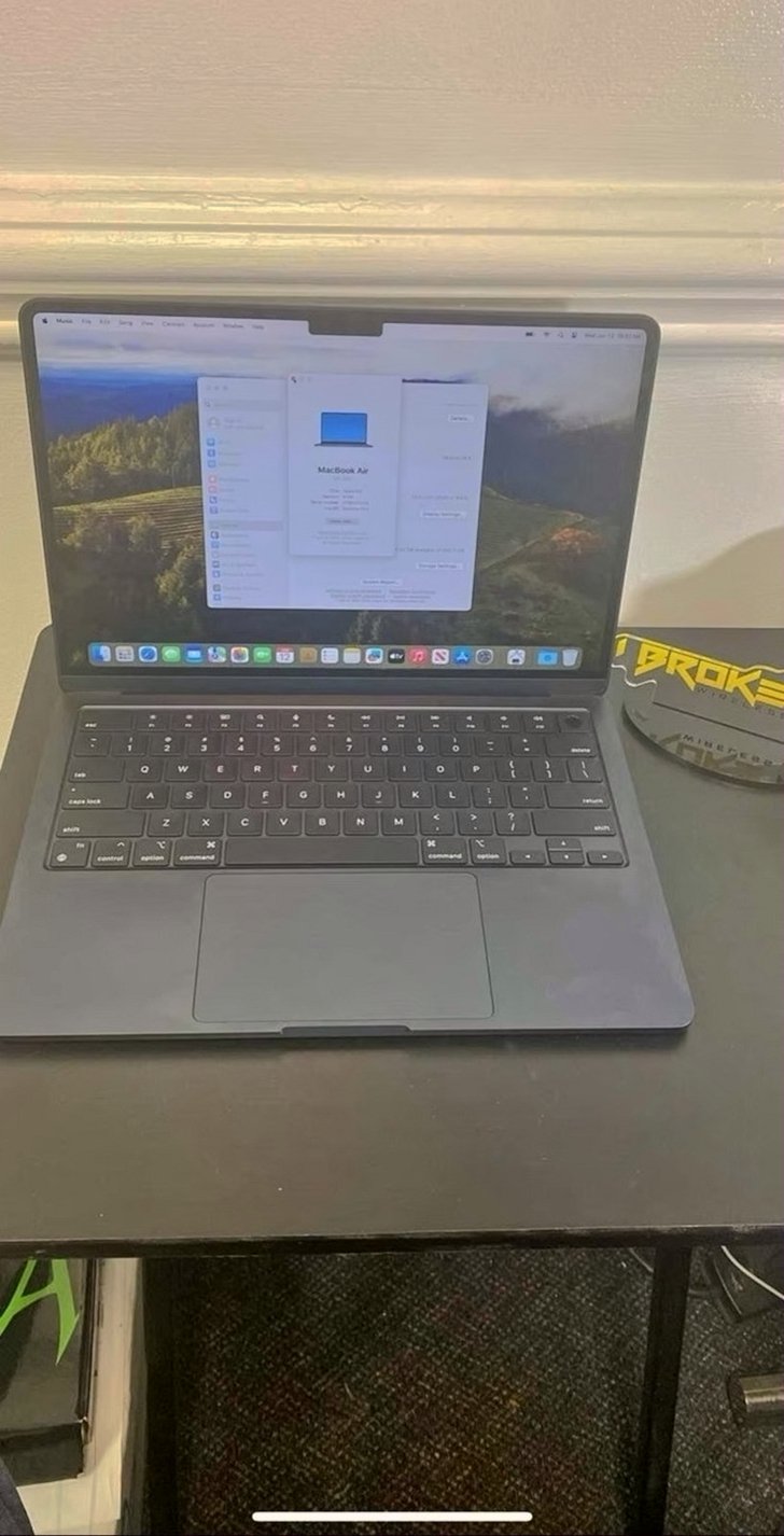 Apple MacBook Air 13in M2 256GB Silver Unlocked - Used image 4