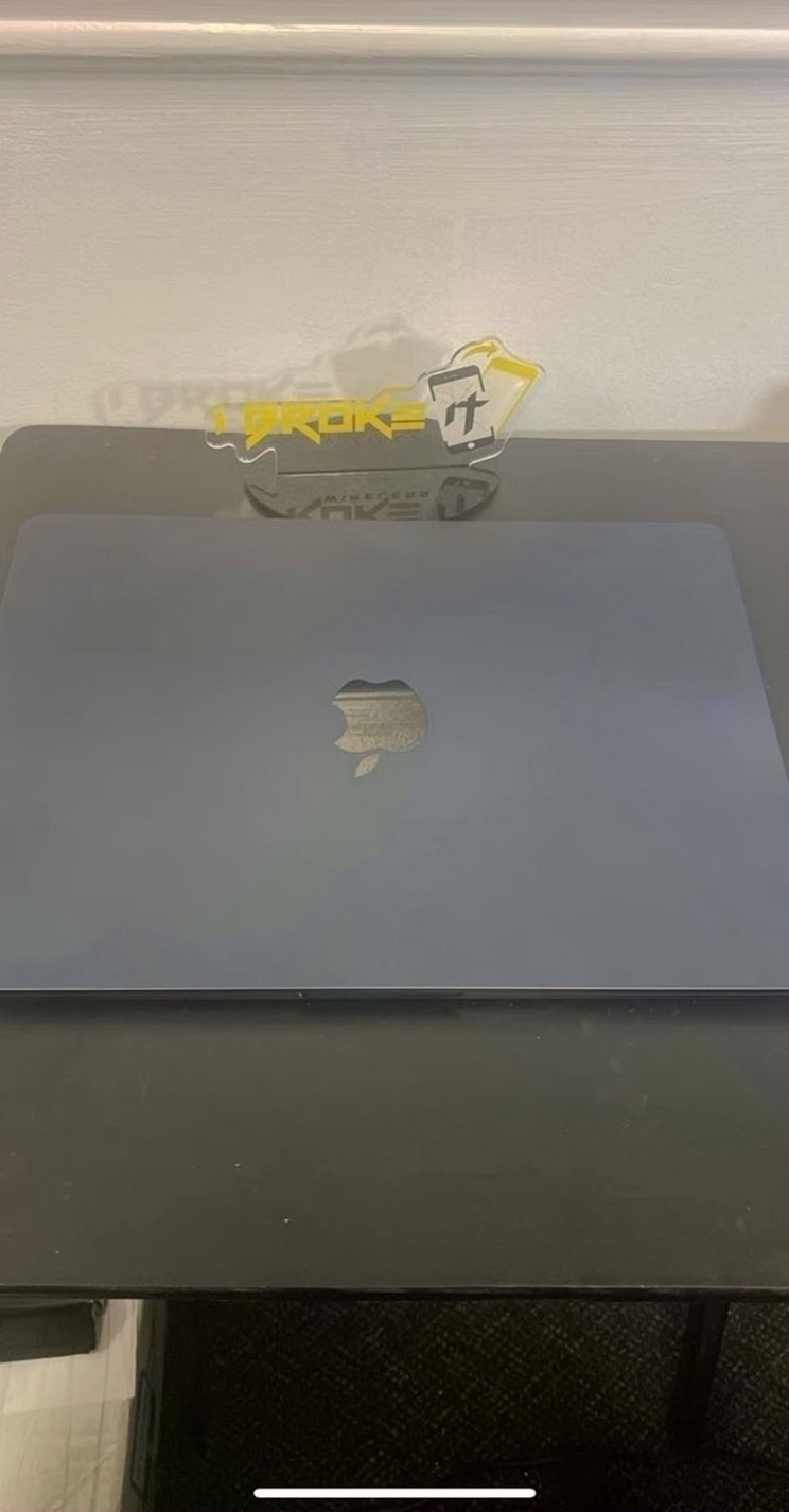 Apple MacBook Air 13in M2 256GB Silver Unlocked - Used image 5