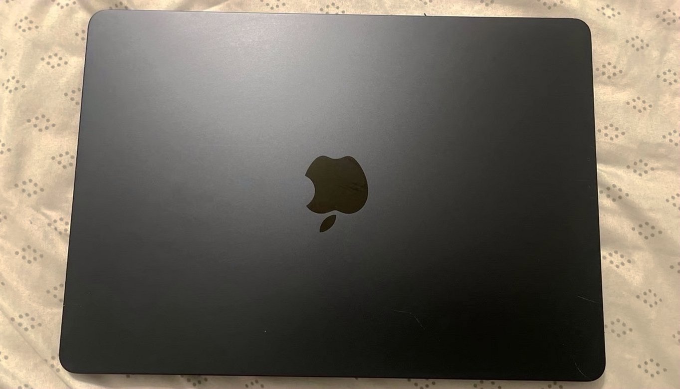 Apple Macbook Air 13.6" 2022 M2 Chip 256GB Midnight Unlocked - Used image 4