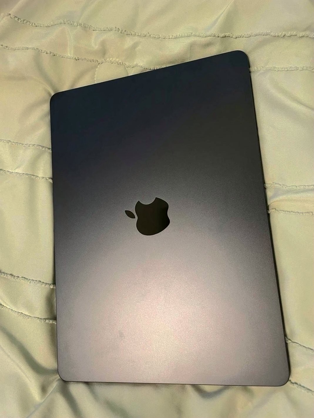 Apple MacBook Air M2 2022 13” Midnight Unlocked - Used