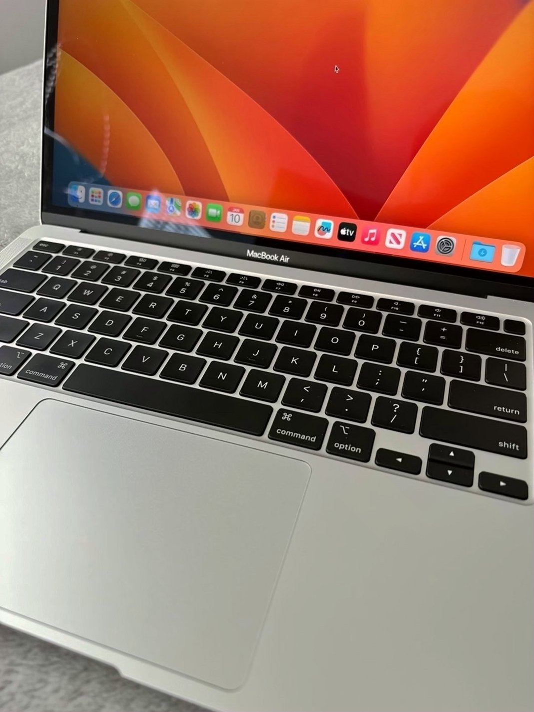 Apple MacBook Air 2020 7X99 256GB Silver Unlocked - Used image 2