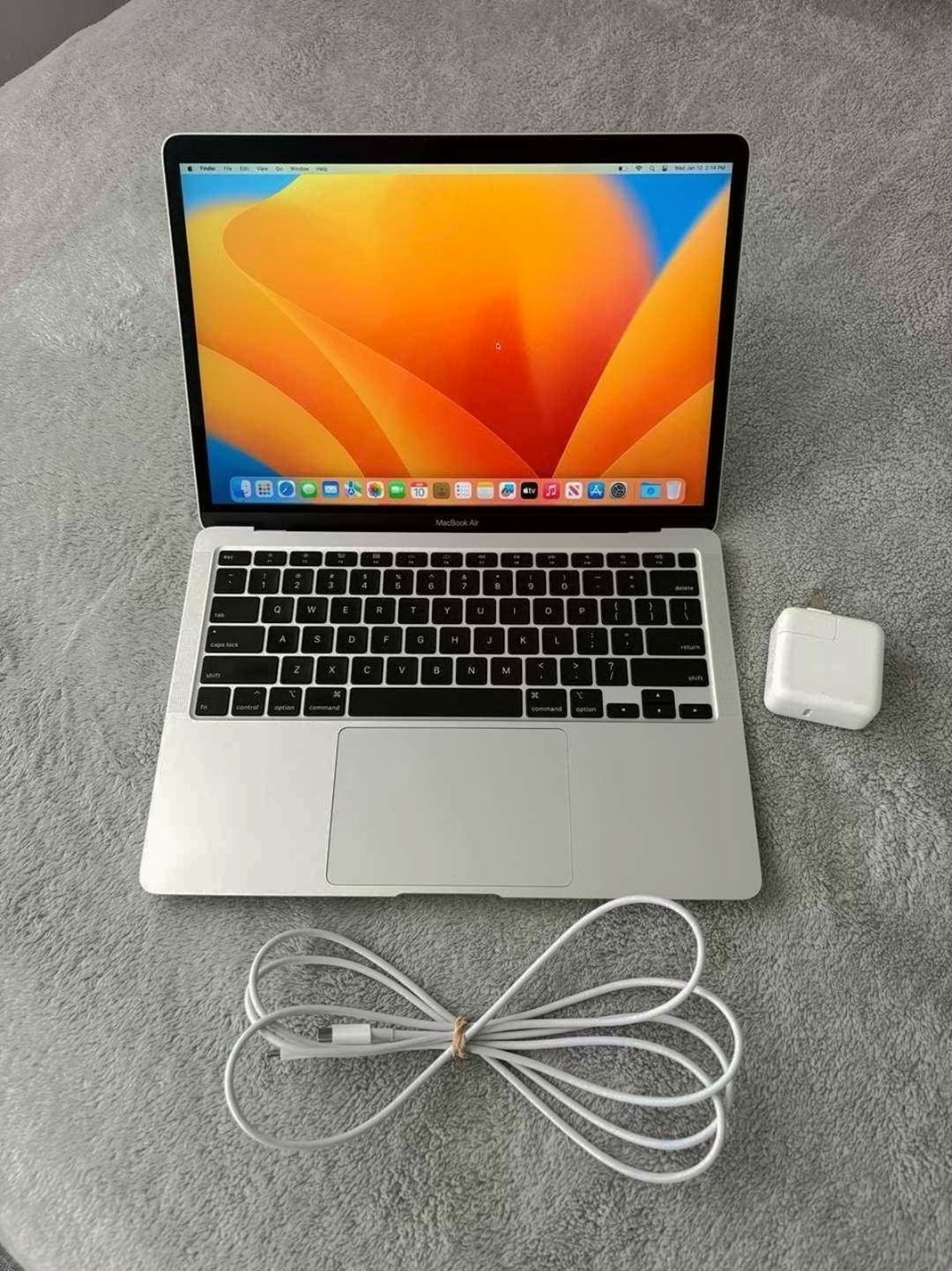 Apple MacBook Air 2020 7X99 256GB Silver Unlocked - Used image 4