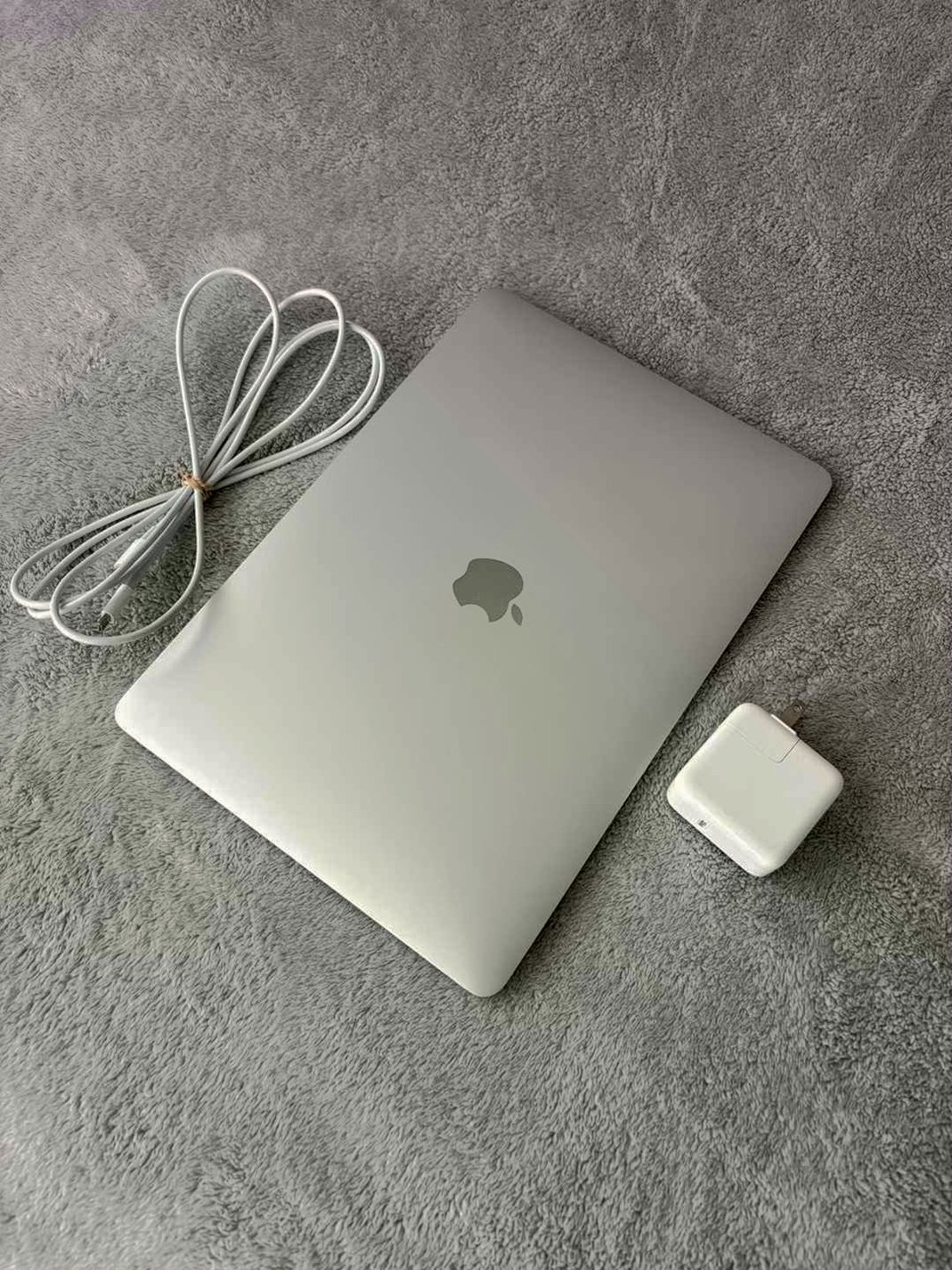 Apple MacBook Air 2020 7X99 256GB Silver Unlocked - Used image 5