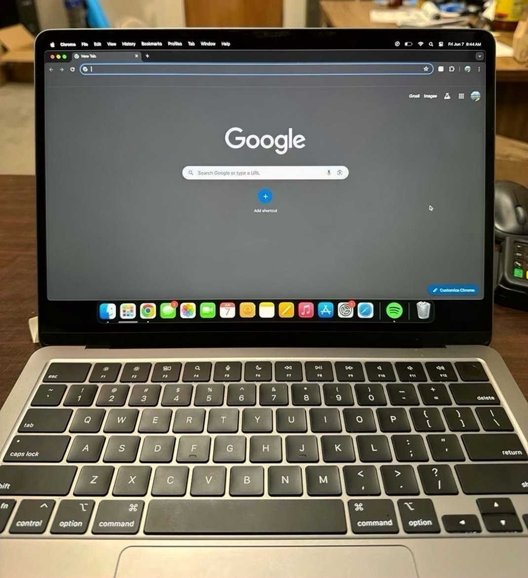 Apple MacBook Air M2 1S73 256GB Silver Unlocked - Used image 2