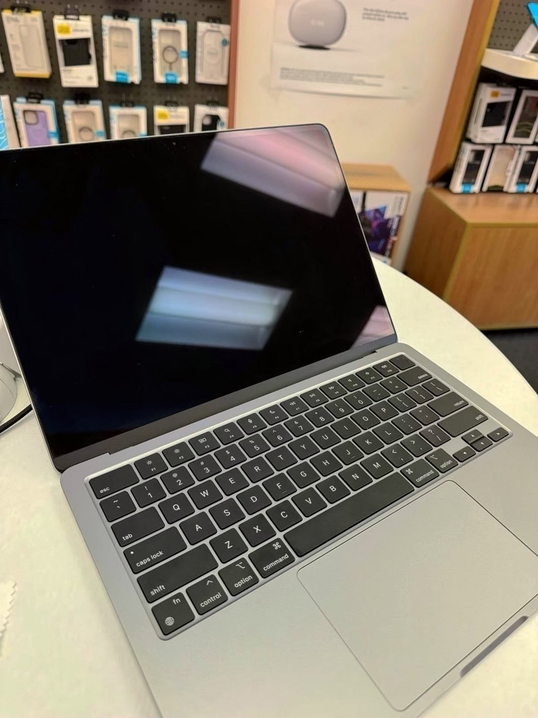 Apple MacBook Air M2 1S73 256GB Silver Unlocked - Used image 3