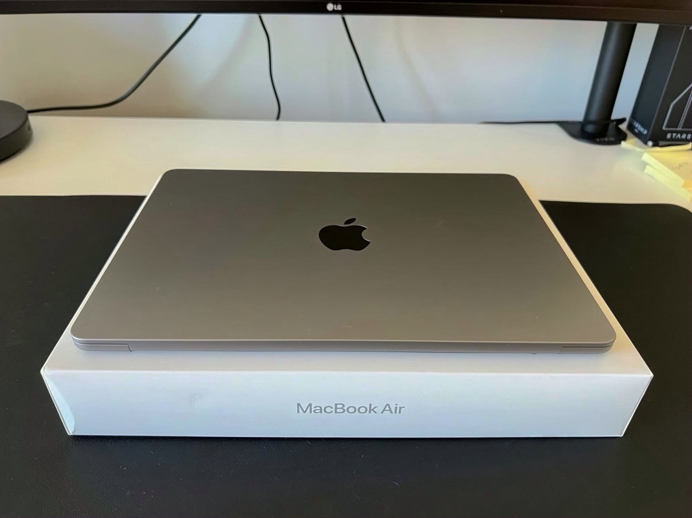 Apple MacBook Air 13.6” M2 256GB Space Gray Unlocked - Used