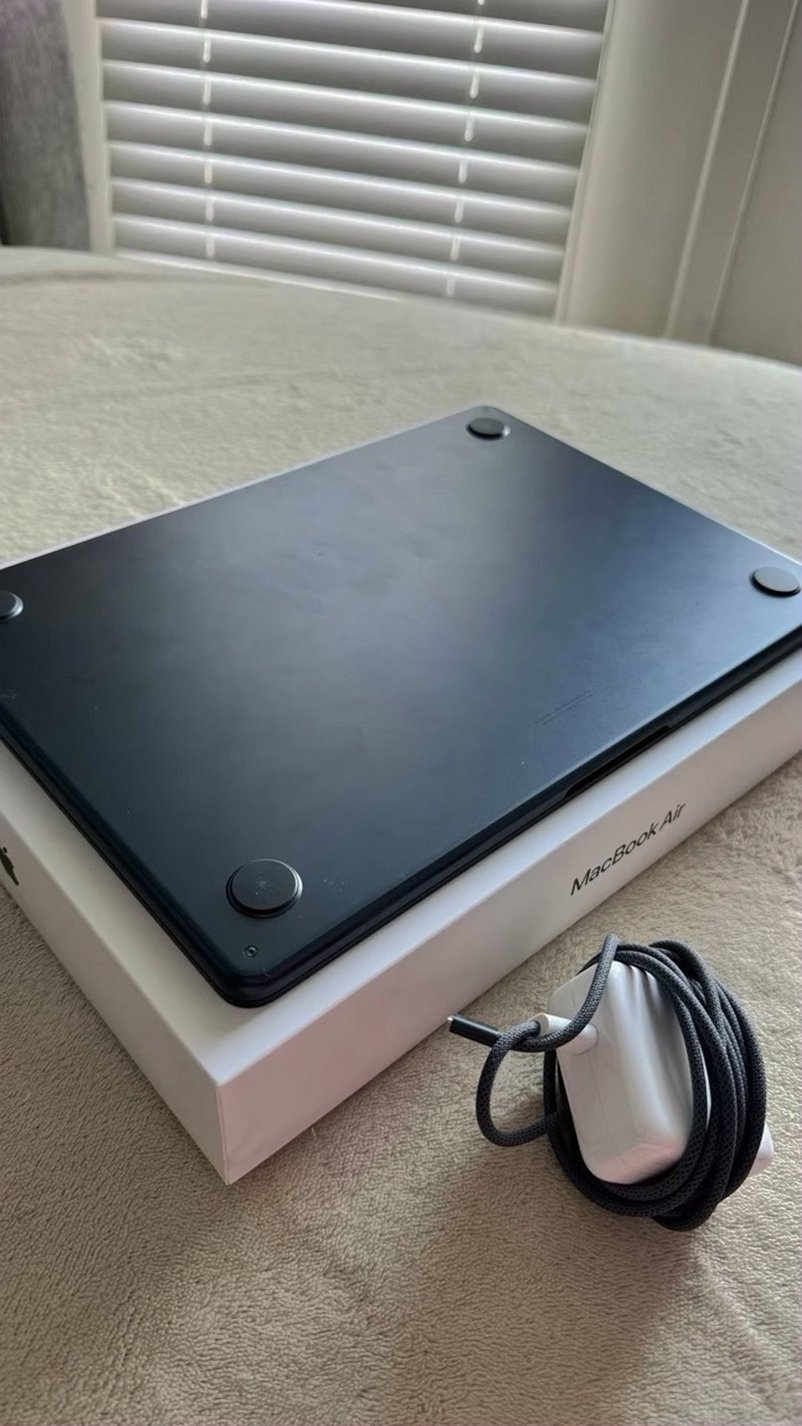 Apple Macbook Air A2681 256GB Midnight Blue Unlocked - Used image 2