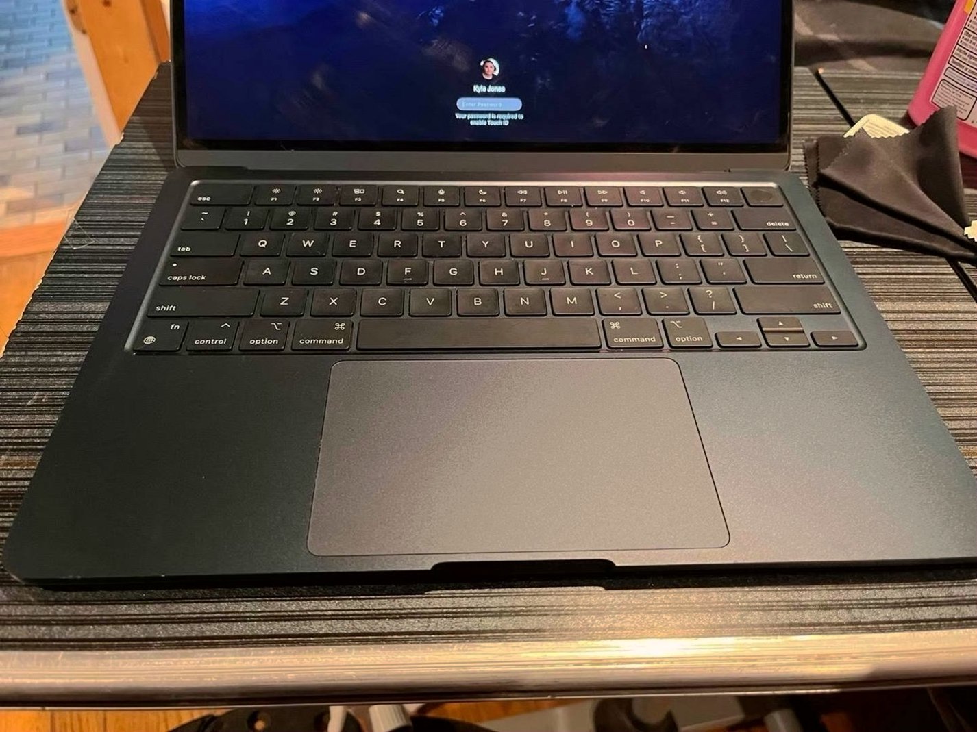Apple MacBook Air M2 256GB Midnight Unlocked - Used image 2