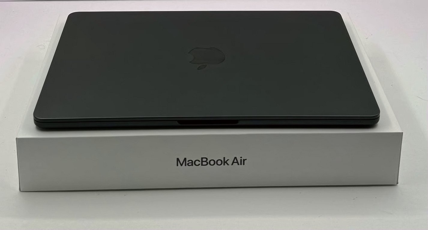 Apple MacBook Air 13” M2 256GB Midnight Blue - Used image 2