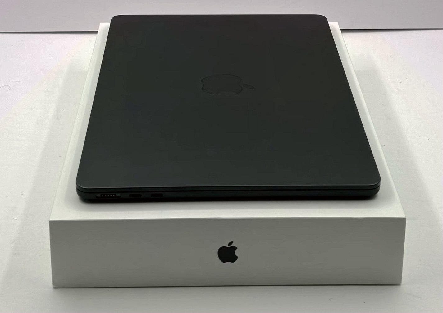Apple MacBook Air 13” M2 256GB Midnight Blue - Used image 3
