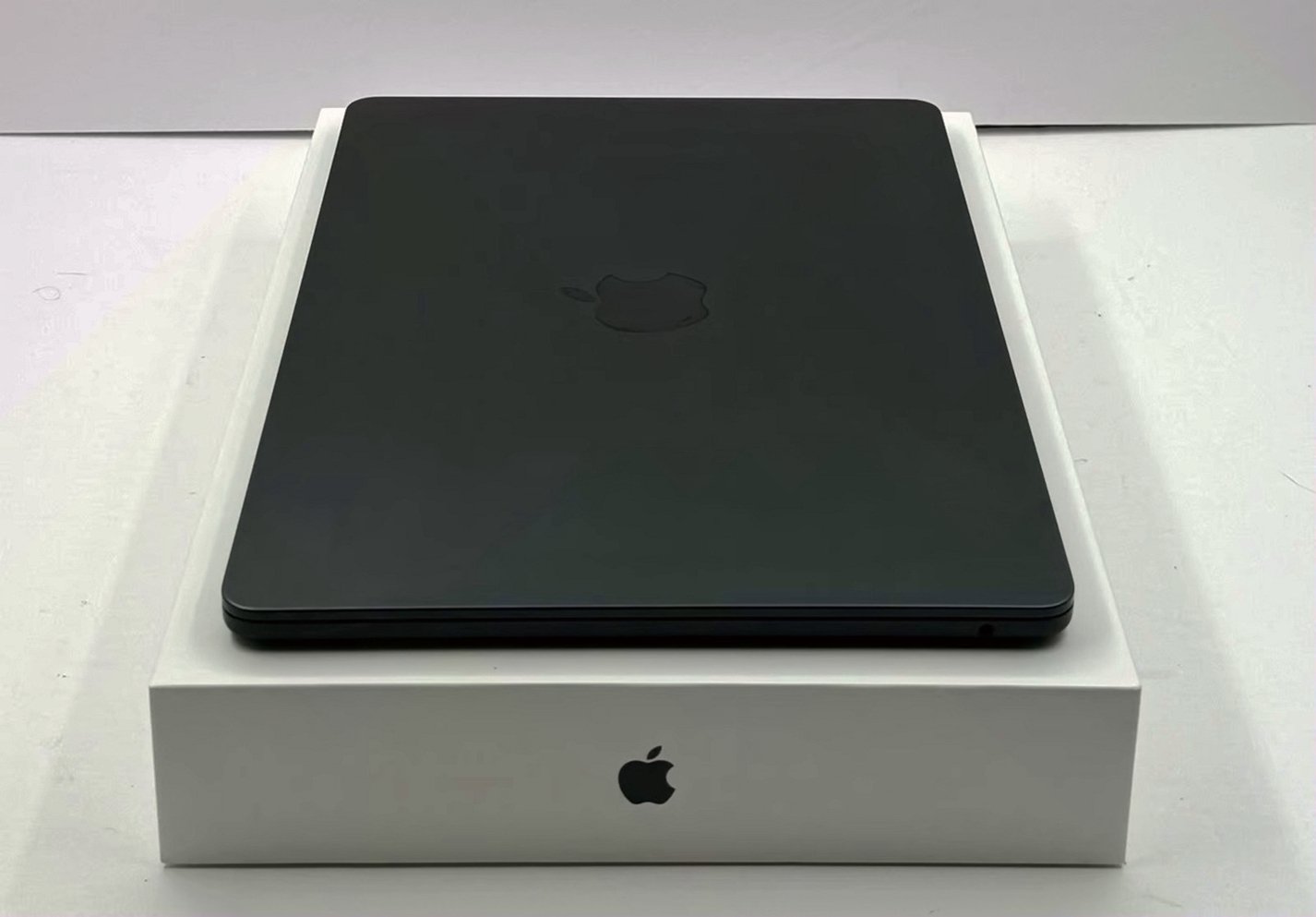 Apple MacBook Air 13” M2 256GB Midnight Blue - Used image 5