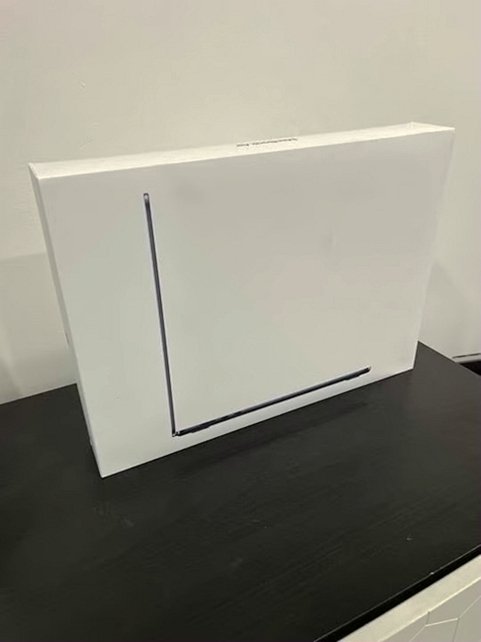 Apple MacBook Air 15-inch 256GB Midnight - Used