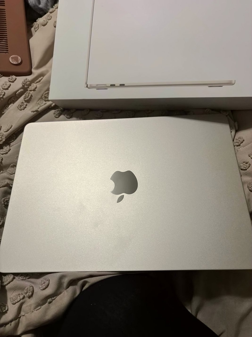 Apple MacBook Air 8F71 256GB Silver Unlocked - Used image 3