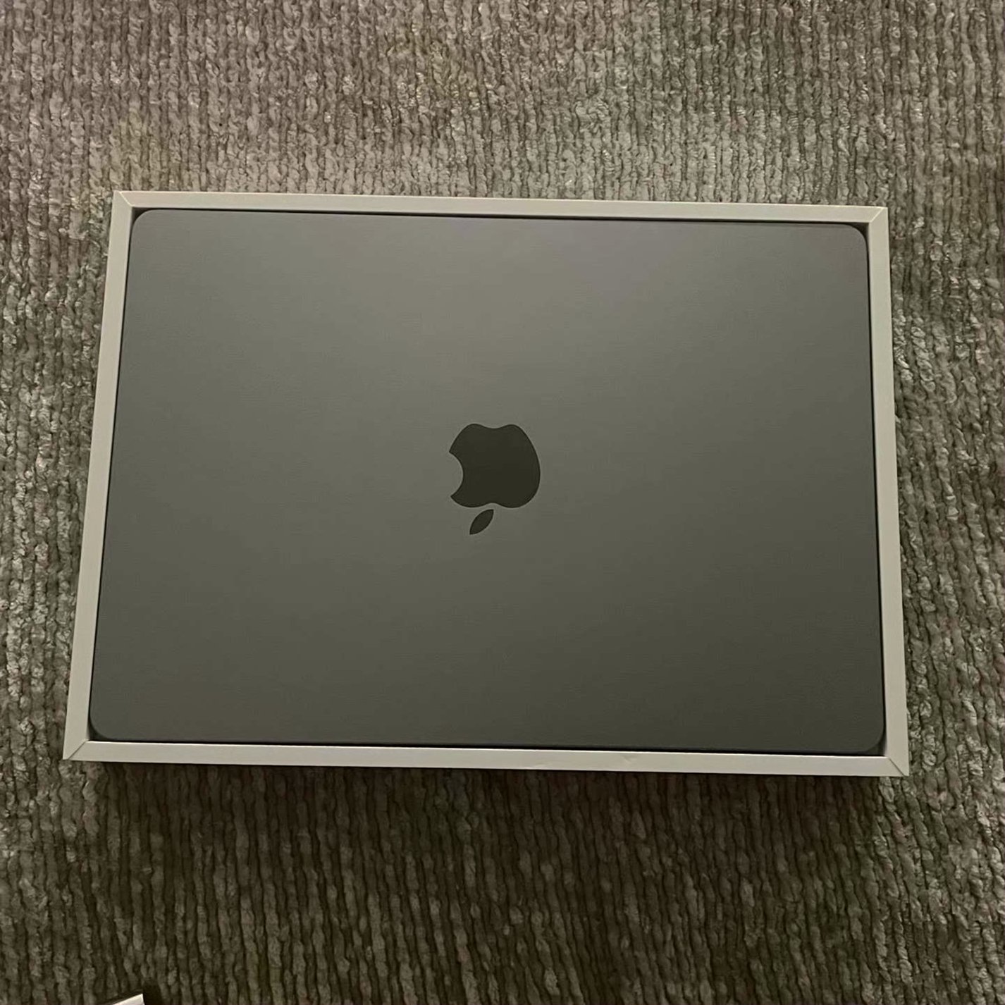 Apple MacBook Air M2 13.6 inch 7W56 256GB Space Grey Unlocked - Used image 2