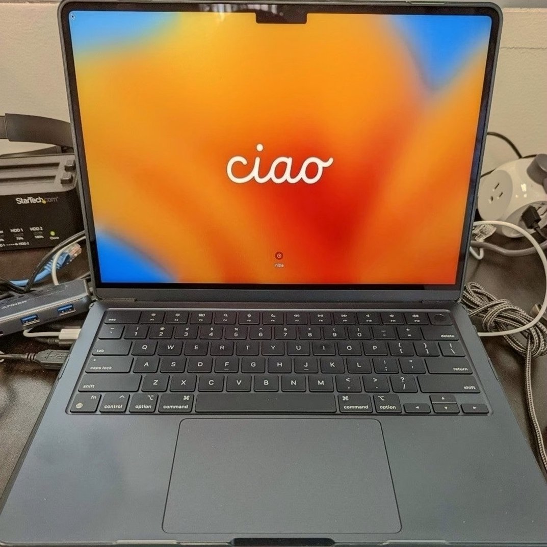 Apple MacBook Air 13in M2 256GB Space Grey Unlocked - Used
