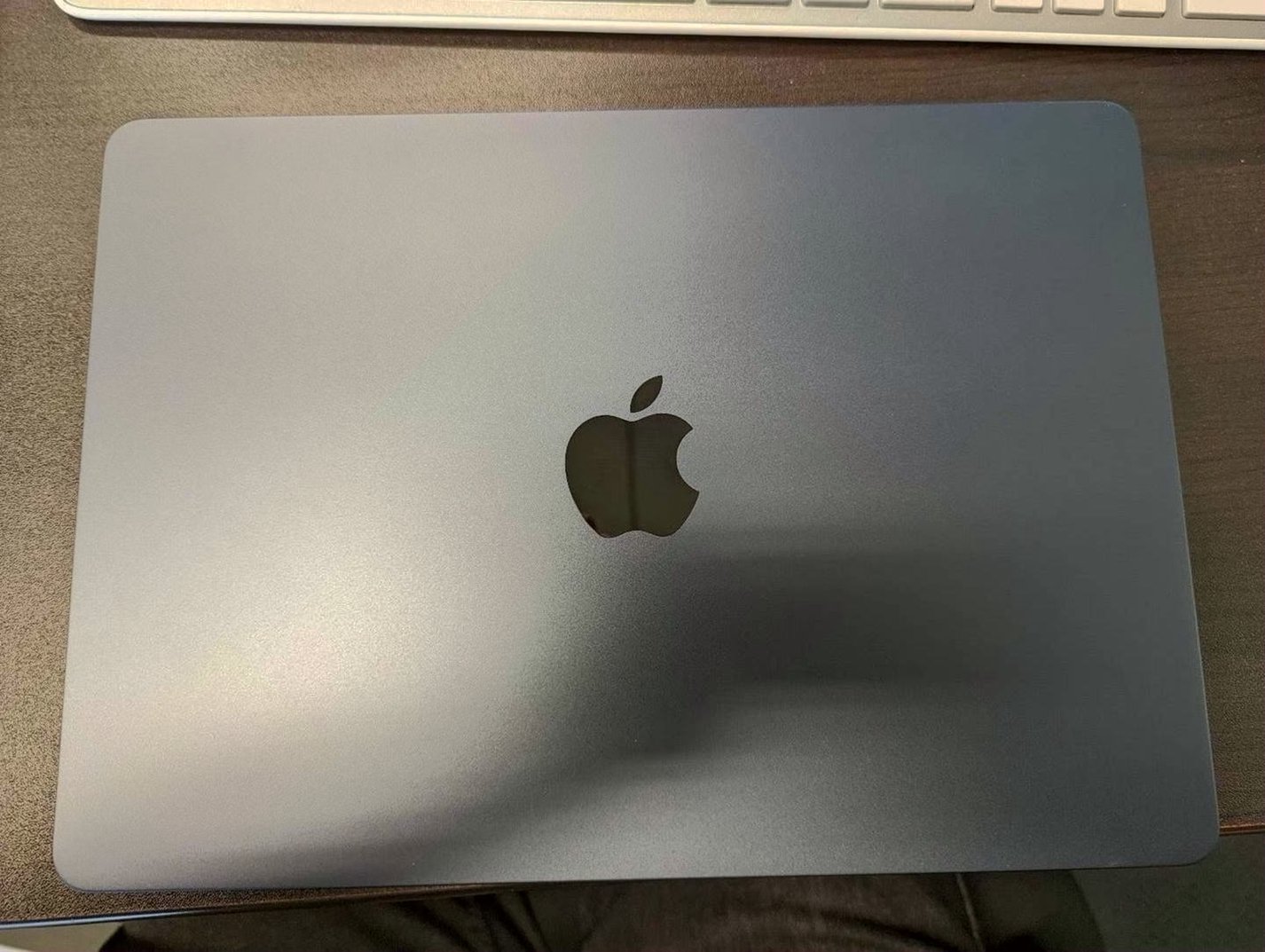 Apple MacBook Air 13in M2 256GB Space Grey Unlocked - Used image 2