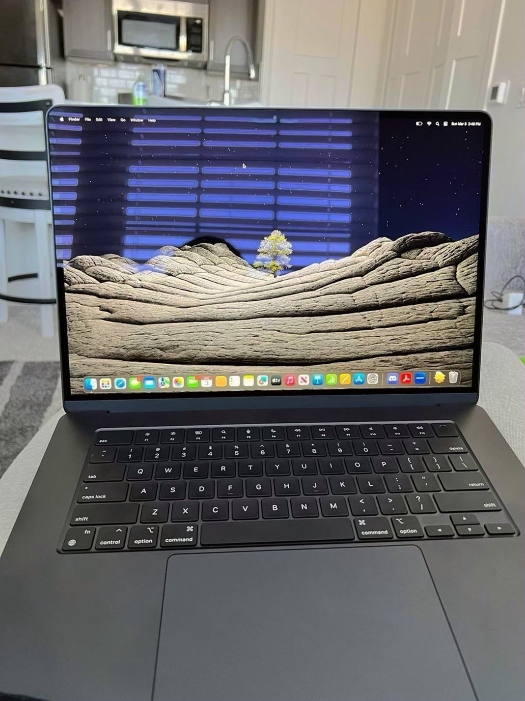 Apple MacBook Air M2 15 Inch 256GB Space Gray Unlocked - Used image 2