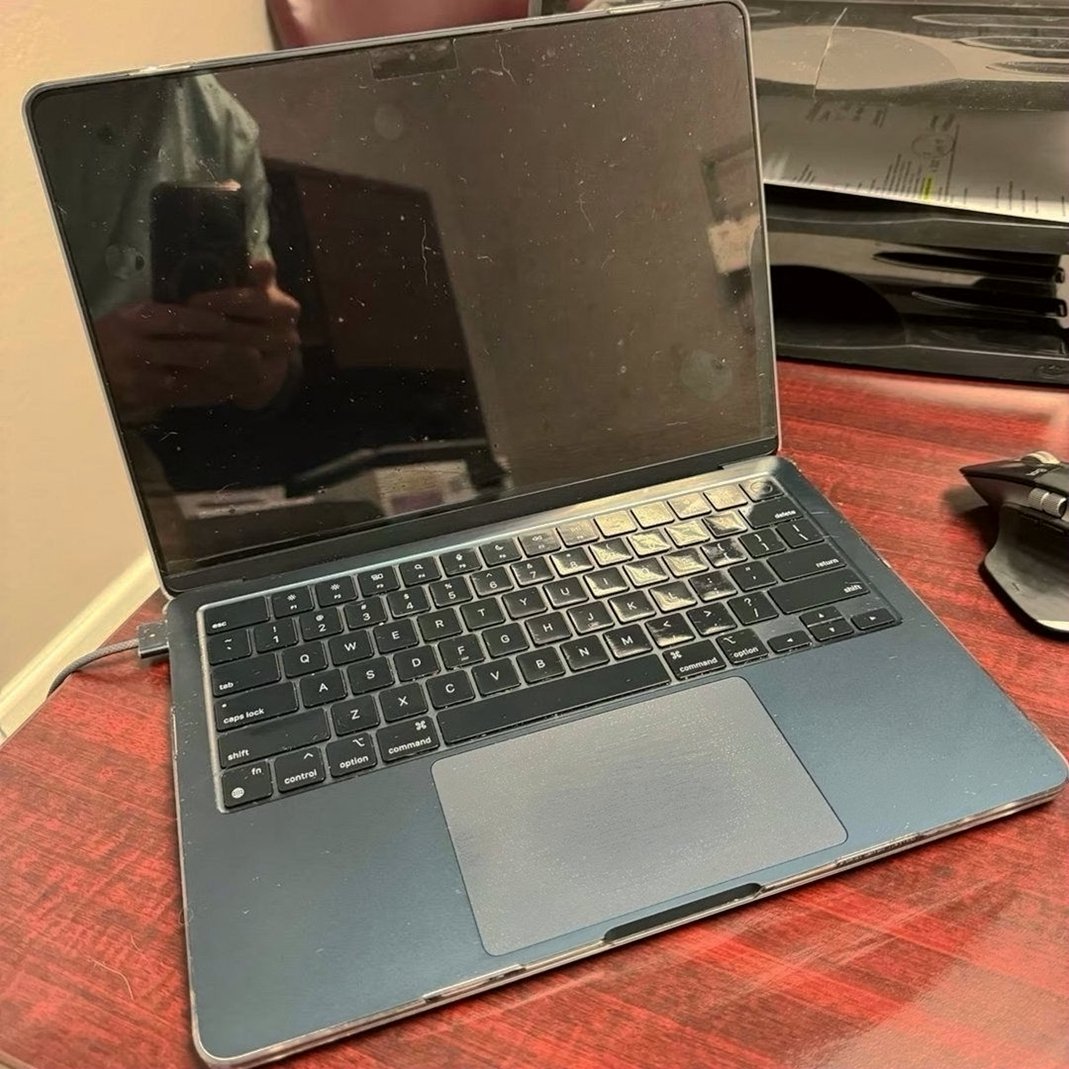 Apple MacBook Air M2 256GB Midnight Blue Unlocked - Like New image 3