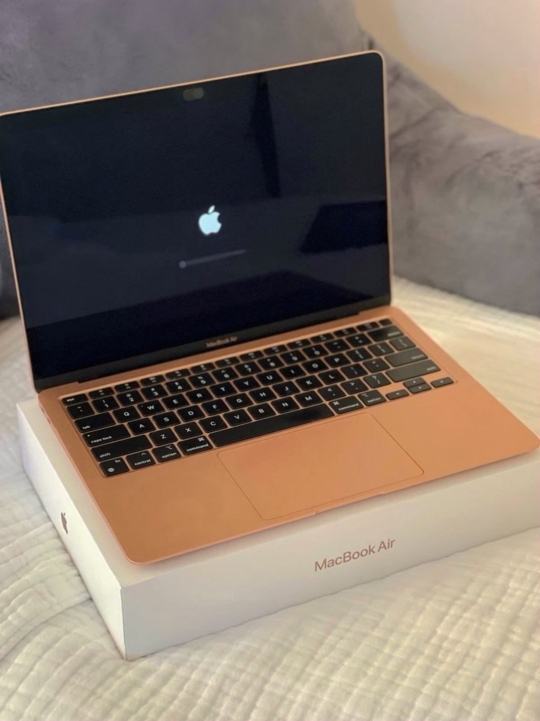 Apple MacBook Air 13in M1 256GB Gold Unlocked - Used