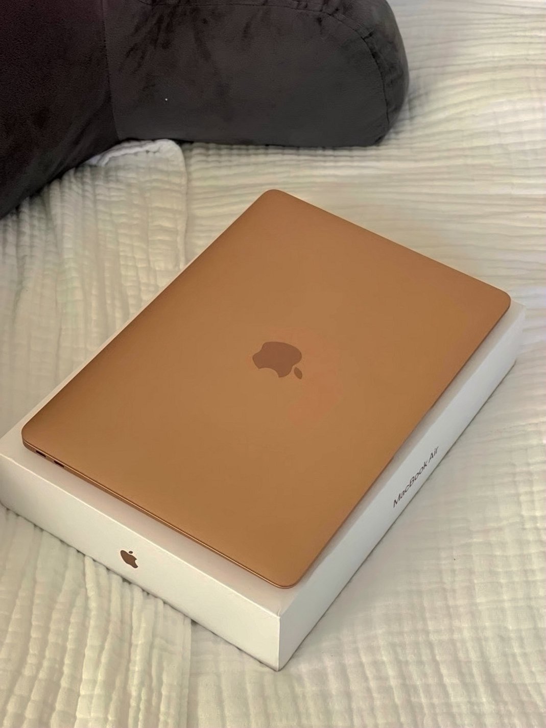 Apple MacBook Air 13in M1 256GB Gold Unlocked - Used image 4
