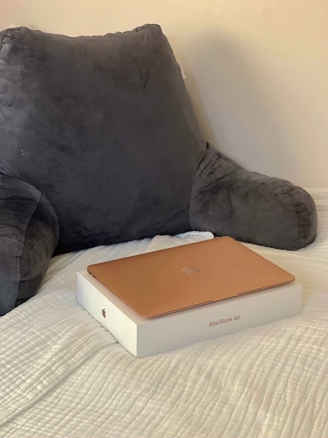 Apple MacBook Air 13in M1 256GB Gold Unlocked - Used image 5